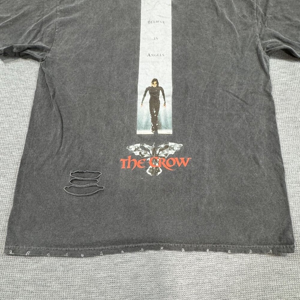 The Crow Distressed Graphic T-Shirt Size L Gray Believe in Angels Edgy Movie - Picture 5 of 12